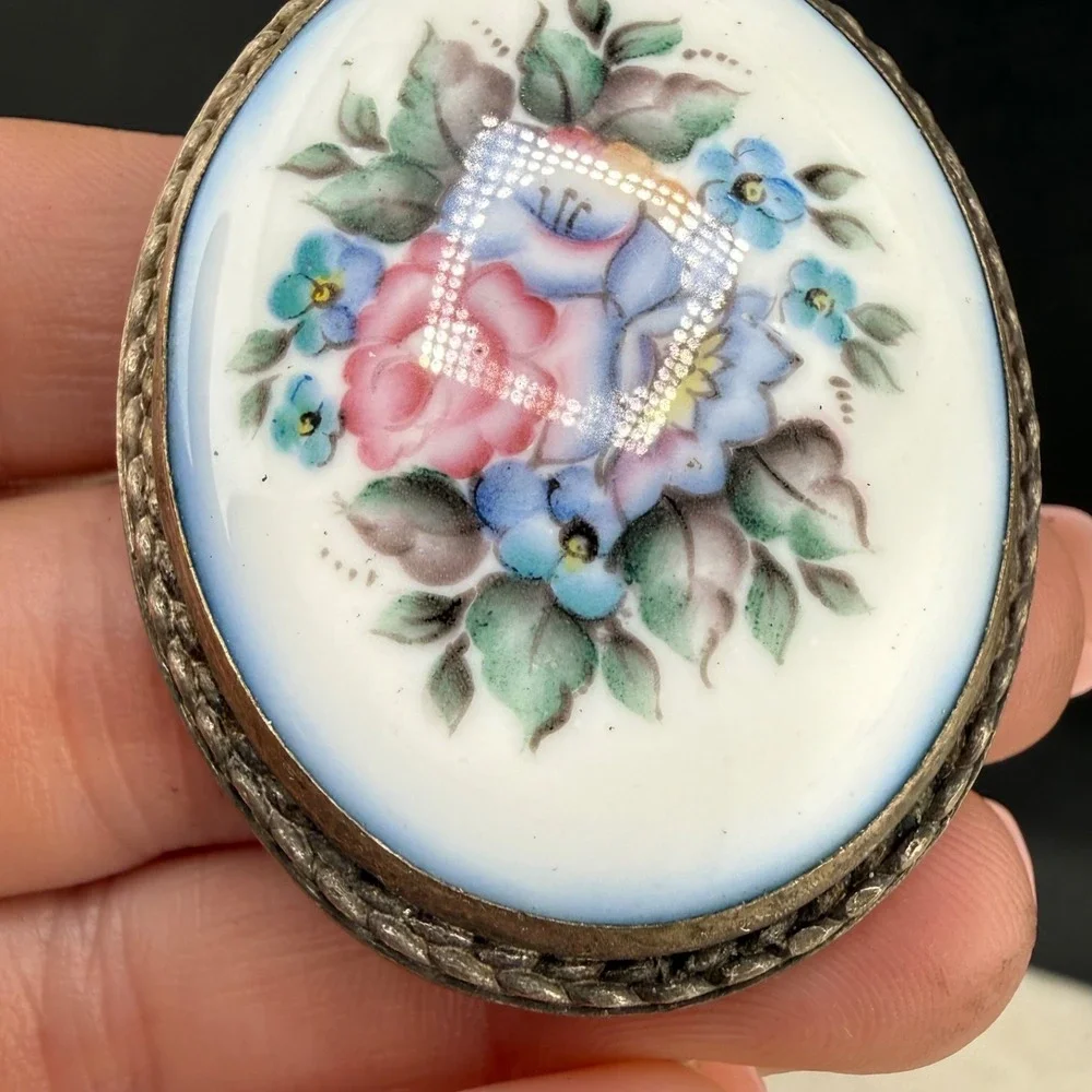 Vintage Porcelain Brooch Finfit Silver Tone Flowers